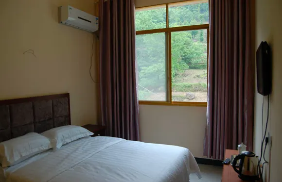 雷波馬湖駿景酒店