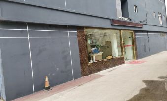 Yinlilai Business Hotel (Tianquan Hospital of Traditional Chinese Medicine Branch)