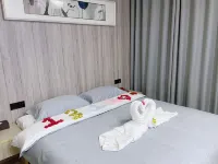 Flower Midtown Hotel Hotels near Former Qigong Mutiny