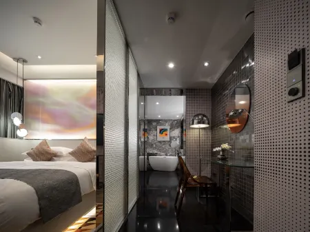 Wenwei Hotel (Shantou high-speed rail station Zhujiang Road food street)