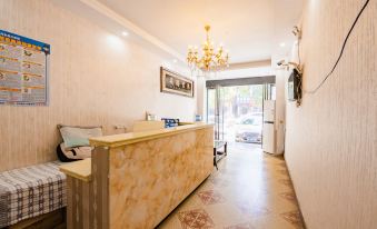 Neixiang Yixin Business Hotel