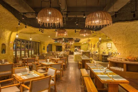 Sea-prince Conference & Resort Отели рядом с достопримечательностью «Jinyintan Beach»