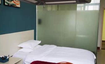 Shuai Guest Fashion Hotel (Huanggang Donghua Passenger Terminal)