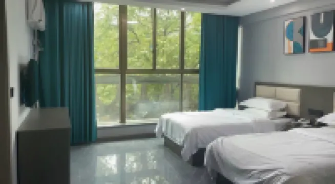 Qingtian Yunding Business Hotel