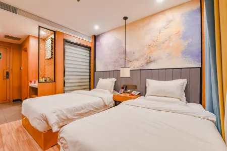 Luyi Qiqi L Hotel Отели рядом с достопримечательностью «Mingdao Palace»