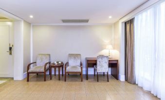 Borrman Hotel (Chongqing Qijiang East Station Shaxihe Park Store)