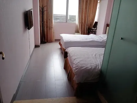 Penglai Business Hotel Отели рядом с достопримечательностью «The Lesser Three Gorges of Wushan»