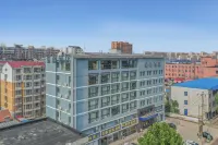 Starway Hotel (Tangshan Zunhua Bus Station) - parking