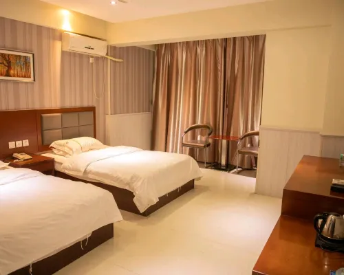 Weihui Yiju Hotel (Bus Station) فنادق في ويخوي