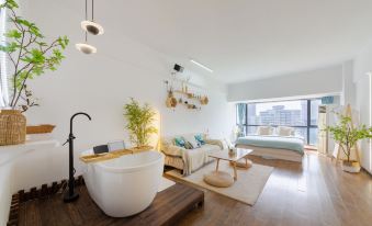Golden Lake View Cinema Apartment