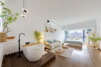 Golden Lake View Cinema Apartment