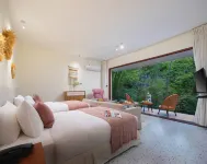 Yinxin Valley Net Red Travel Photography and Hot Spring Resort (Yulong River Scenic Area Store)