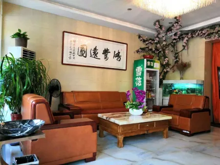 Jingtai Business Hotel (Zhashui Bus Station) Отели рядом с достопримечательностью «Zhashui Karst Cave»