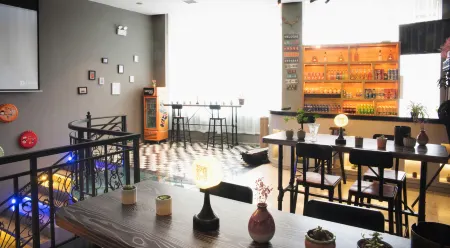 Manbo Hotel Отели рядом с достопримечательностью «University of Three Gorges - Faculty of Science»