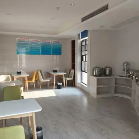 Fuyana Garden Hotel (Lu'an Station Branch)