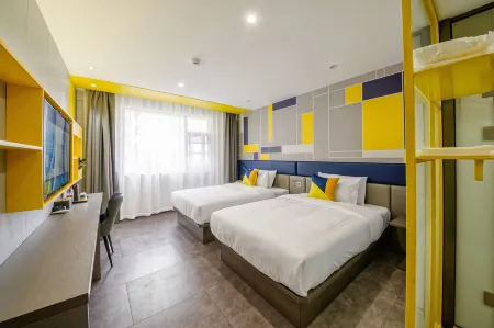 7Days Inn Hotel (Neijiang Longchang Zhongxin Passenger Station) Отели рядом с достопримечательностью «Chuannan Normal College for Childhood Education»