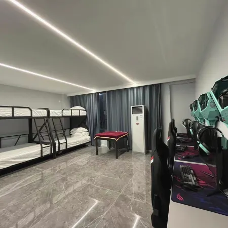 Laohekou Geek E-sports Homestay