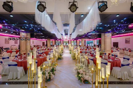 Jiuhuashan Center Hotel