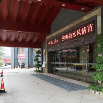 Golden Lusheng International Hotel