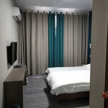 Mengzhou Longsheng Hotel