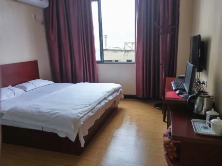 Huahui Hotel Отели рядом с достопримечательностью «Badong Yangtze River Bridge»