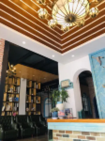 Luoping Huaying Image Theme Inn