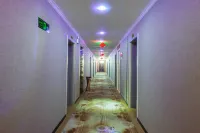 Fengqiu Runhe Hotel فنادق في فنغ تشيو
