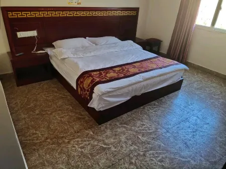 Mangkang Yunnan Hotel Отели рядом с достопримечательностью «Weise Temple»