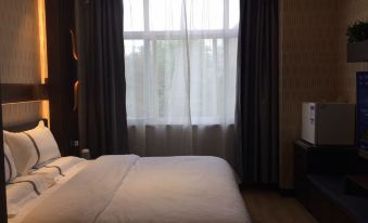 Weinan WanHao E-Sports Hotel