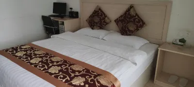 Grand City Hotel Отели рядом с достопримечательностью «Площадь Мяо Цин»