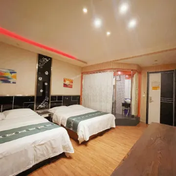 Classic Clock Hotel (Harbin Jiefang Street Branch) Отели рядом с достопримечательностью «Jintaizu Mausoleum»