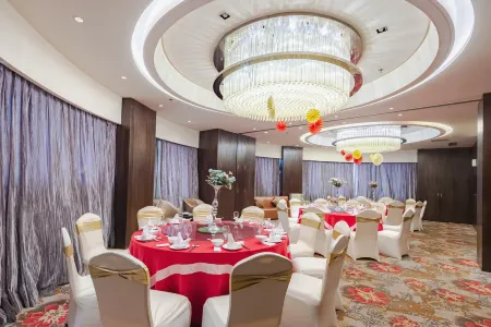 Xichang Minshan Hotel (Moon Lake Wetland Park Branch) Отели рядом с достопримечательностью «Xiaoyucun»