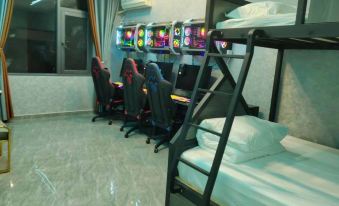 Wangbaihe Holiday E-sports Hotel (Gushi North Liao Road Branch)