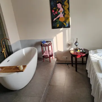 Luoping Golden Valley Taijia SPA Hotel