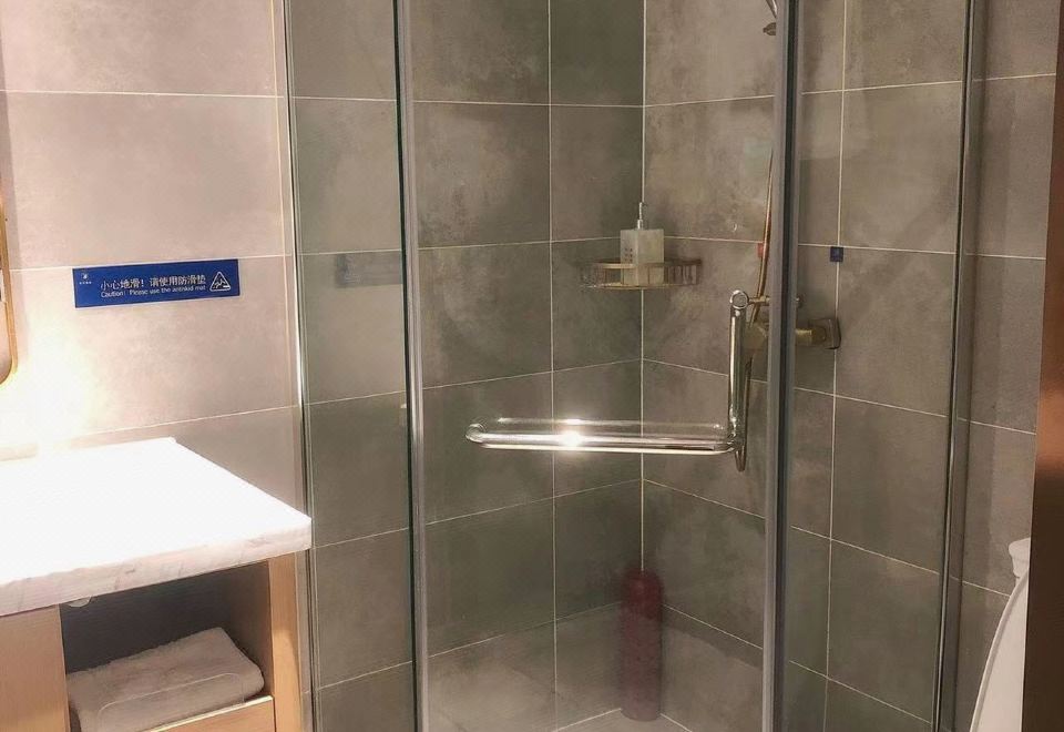 4. 슈퍼 8 플러스..