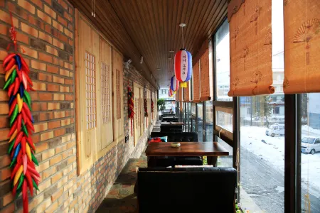 Changbaijingang Ecological Hot Spring Hotel Отели рядом с достопримечательностью «Changbaishan No.1 Ice Spring»