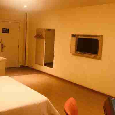 7 Days Inn (Huitong Railway Station Square) Rooms