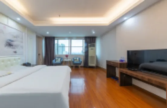 โรงแรมฮอลิเดย์ซานเฉิง - ที่มีที่จอดรถ
