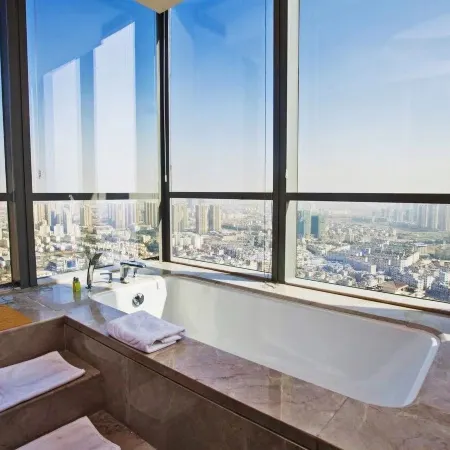 Soluxe Hotel