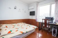 A youth hostel·B&B with sea views (Golden Beach Beer City)