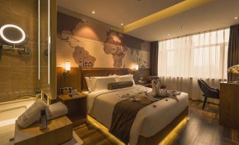 James Joyce Coffetel (Shenyang North Railway Station, Qishan Road Metro Station)