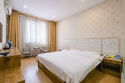 Neixiang Yixin Business Hotel