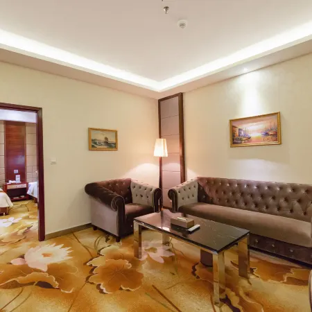 Baoli Hotel (Zhaoqing Qixingyan Archway)