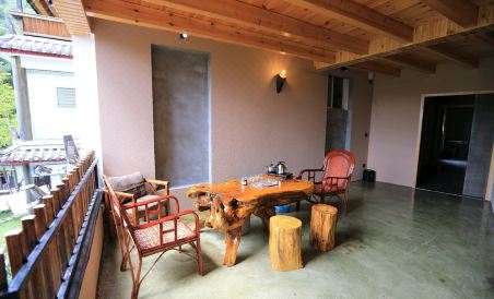 Wuyuan Shiwai Liyuan Good Morning Sun Moonju Lake View Inn - Housity