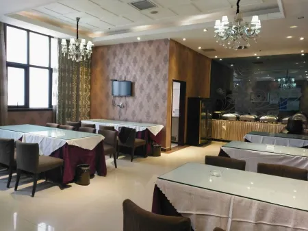 Jingang Holiday Hotel Отели рядом со станцией Lankao Railway Station