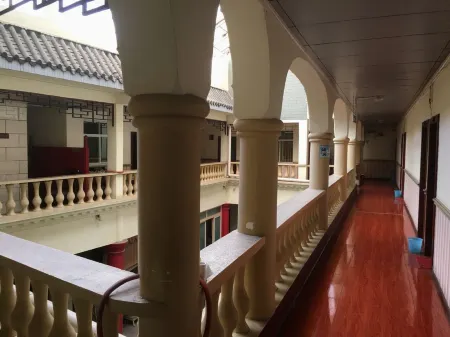 Mianyang Hongyuan Hotel Отели рядом с достопримечательностью «Fushengyu Resort Hot Spring Center»