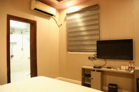 Fenglin Themed Hotel Отели в г. Тайцзян