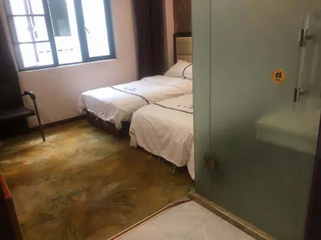 Xiongfuhua Hotel Отели рядом с достопримечательностью «Tiankeng Group»