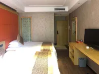 Yunxi Changhong Hotel (Qixi Square, Yunxi Bus Station)