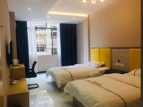 Liping Xiaoxiang Business Hotel